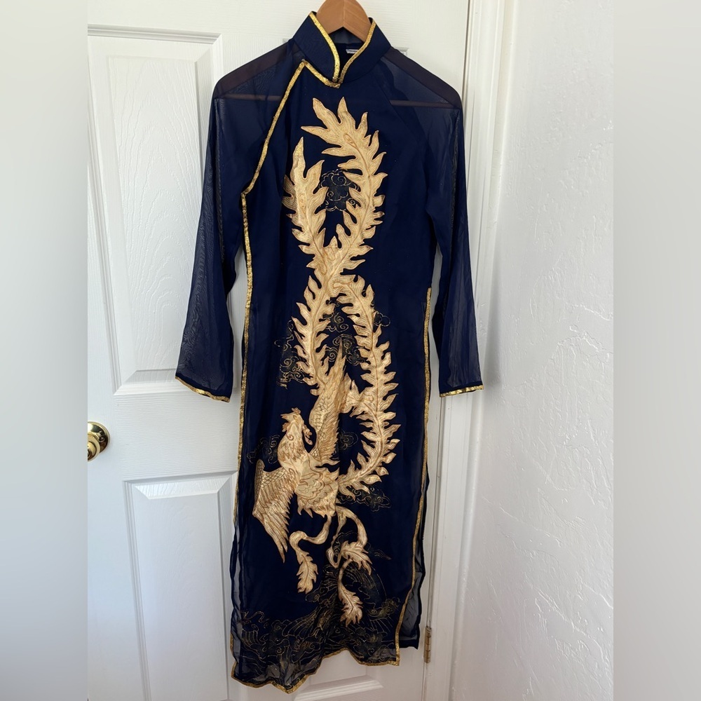 Very Beautiful Men’s Vietnamese Áo dài With Dragon Decoration Size Large